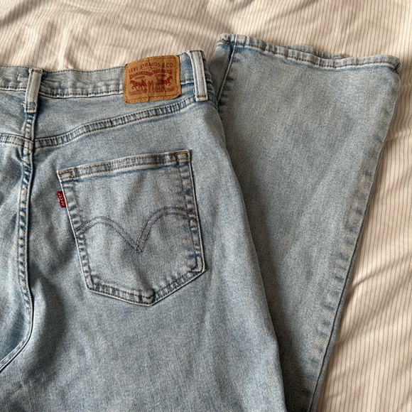 Levi’s Flare Jean - Picture 9 of 10